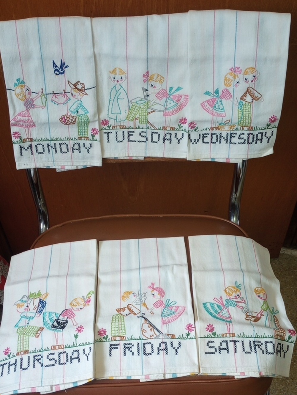 RARE Colorful Embroidered Days of the Week Classic Vintage Towel Set!